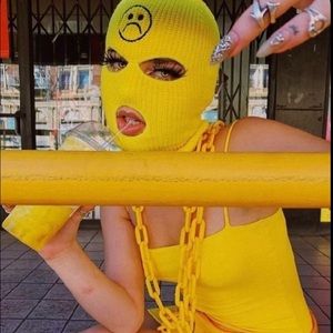 Meet your Posher, Joelle